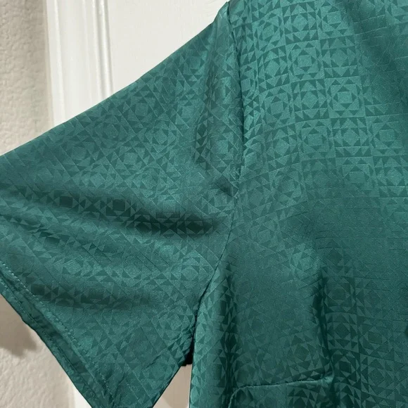 VINCE CAMUTO SHORT SLEEVES BLOUSE TIE NECK GREEN SIZE 1X PLUS LIGHTWEIGHT NEW - Picture 4 of 12